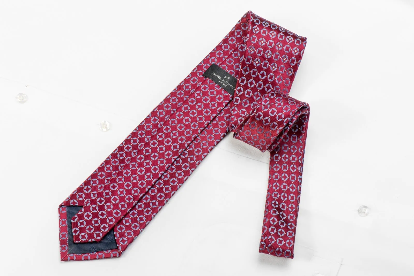 Daniel Hechter Men's Crystal Silk Necktie Blue Geometric On Burgundy